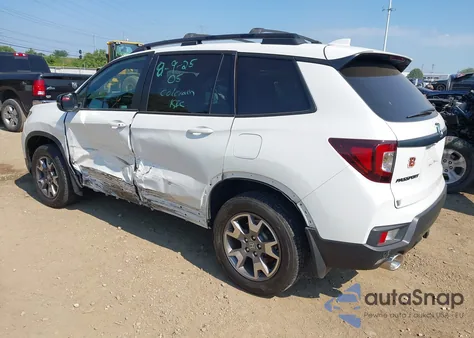 2022 Honda Passport Awd Trailsport z USA, uszkodzony, nr VIN 5FNYF8H63NB008028